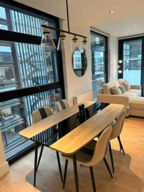 Stylist 2 Bedroom Apartment in Central London